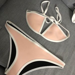 Hoaka swimwear bikini set